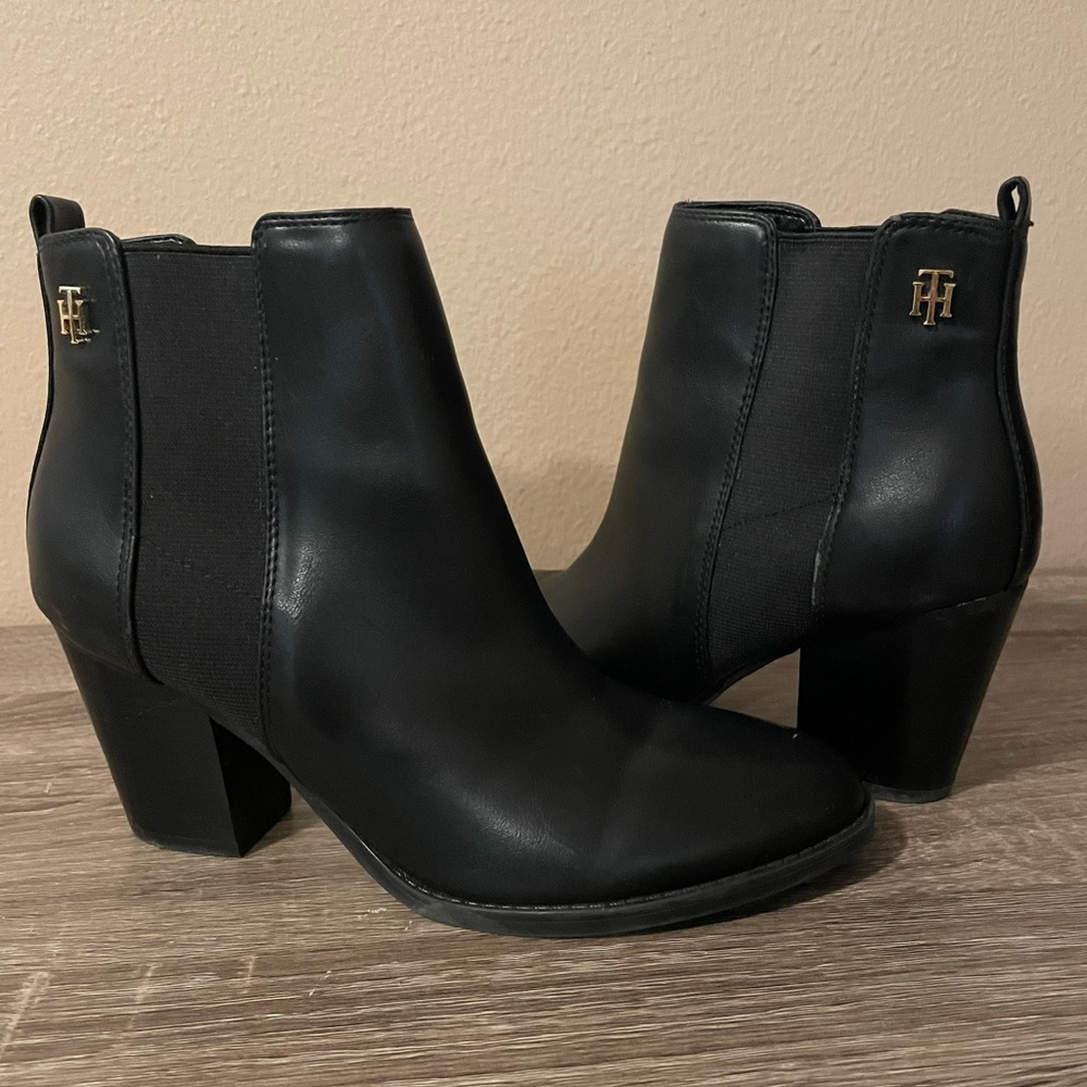 Tommy Hilfiger black leather booties - Picture 1 of 3